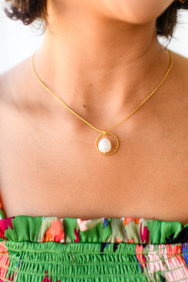 18k Gold Center of the World Pearl Pendant Necklace