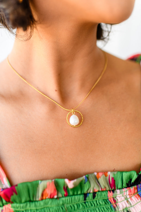 18k Gold Center of the World Pearl Pendant Necklace